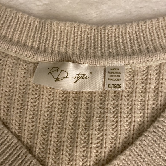 R D Style brand striped sweater. Size XL. - Picture 8 of 9